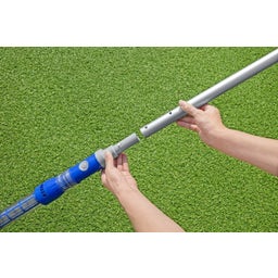 Flowclear™ akkubetriebener Poolsauger AquaSurge™